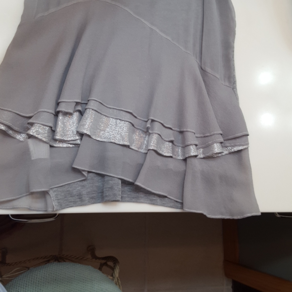 CLU GRAY ADORABLE RUFFLED BACK TOP - Picture 5 of 6